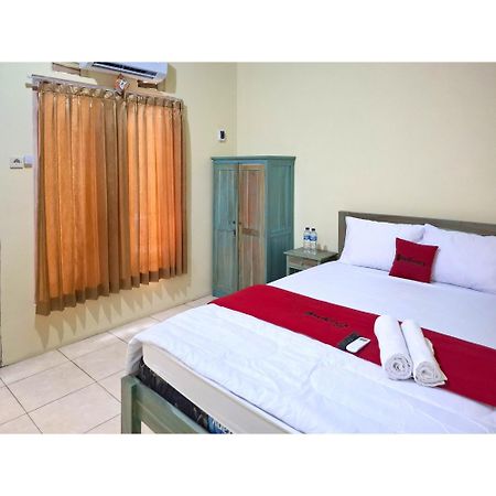 Reddoorz Near Alun Alun Jepara Kesembu Exterior foto