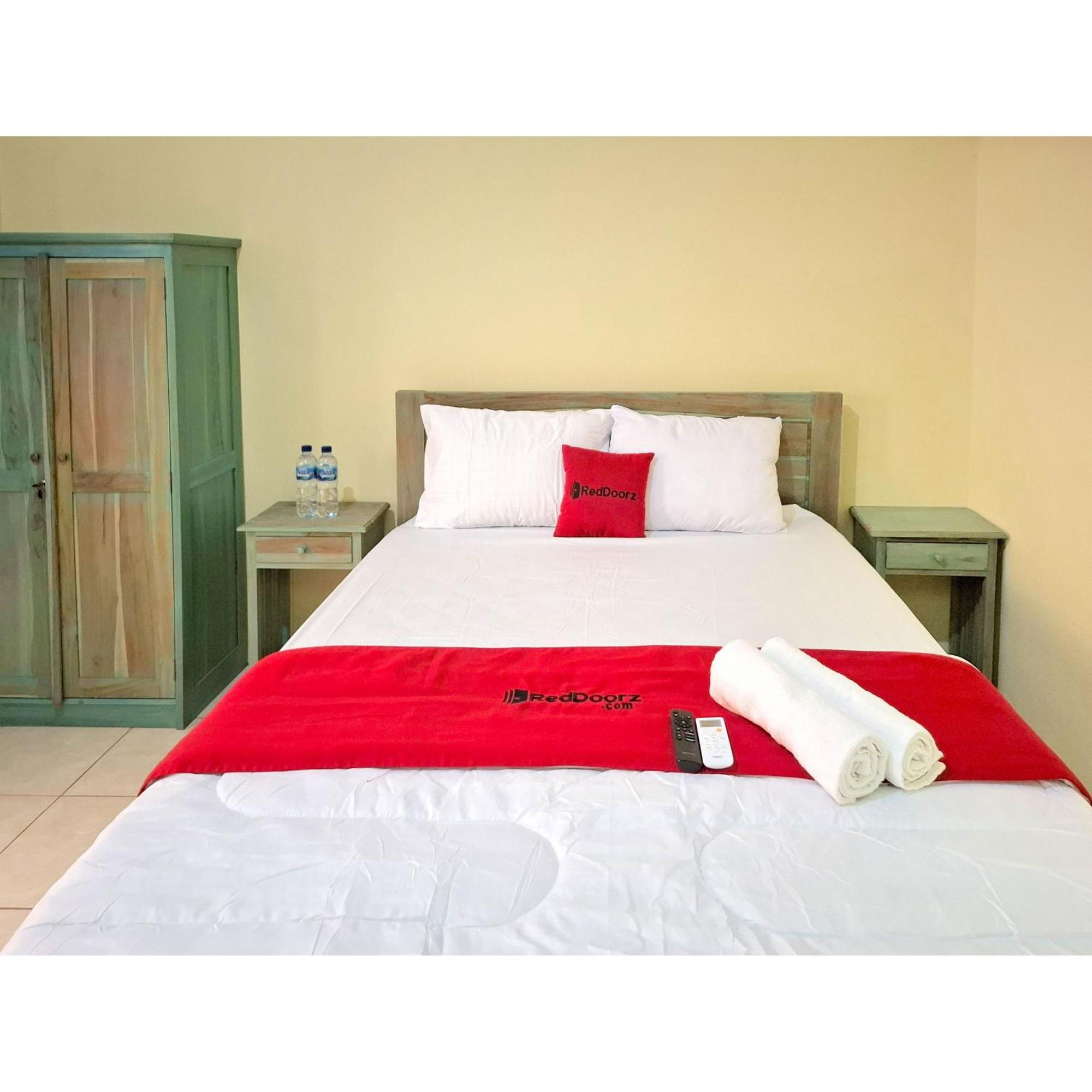 Reddoorz Near Alun Alun Jepara Kesembu Exterior foto